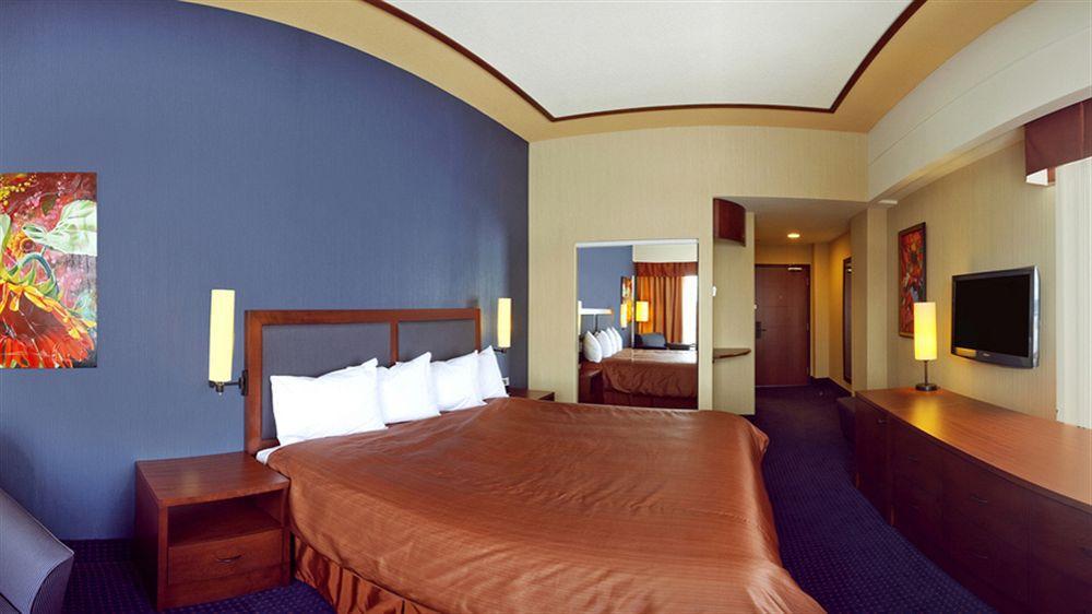 לוויס Quality Inn & Suites מראה חיצוני תמונה