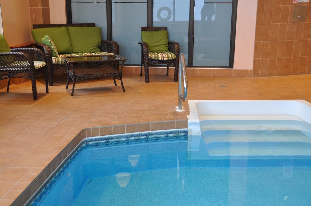 לוויס Quality Inn & Suites מראה חיצוני תמונה