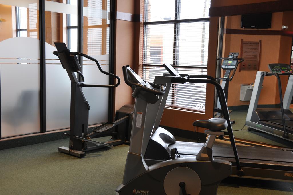 לוויס Quality Inn & Suites מראה חיצוני תמונה