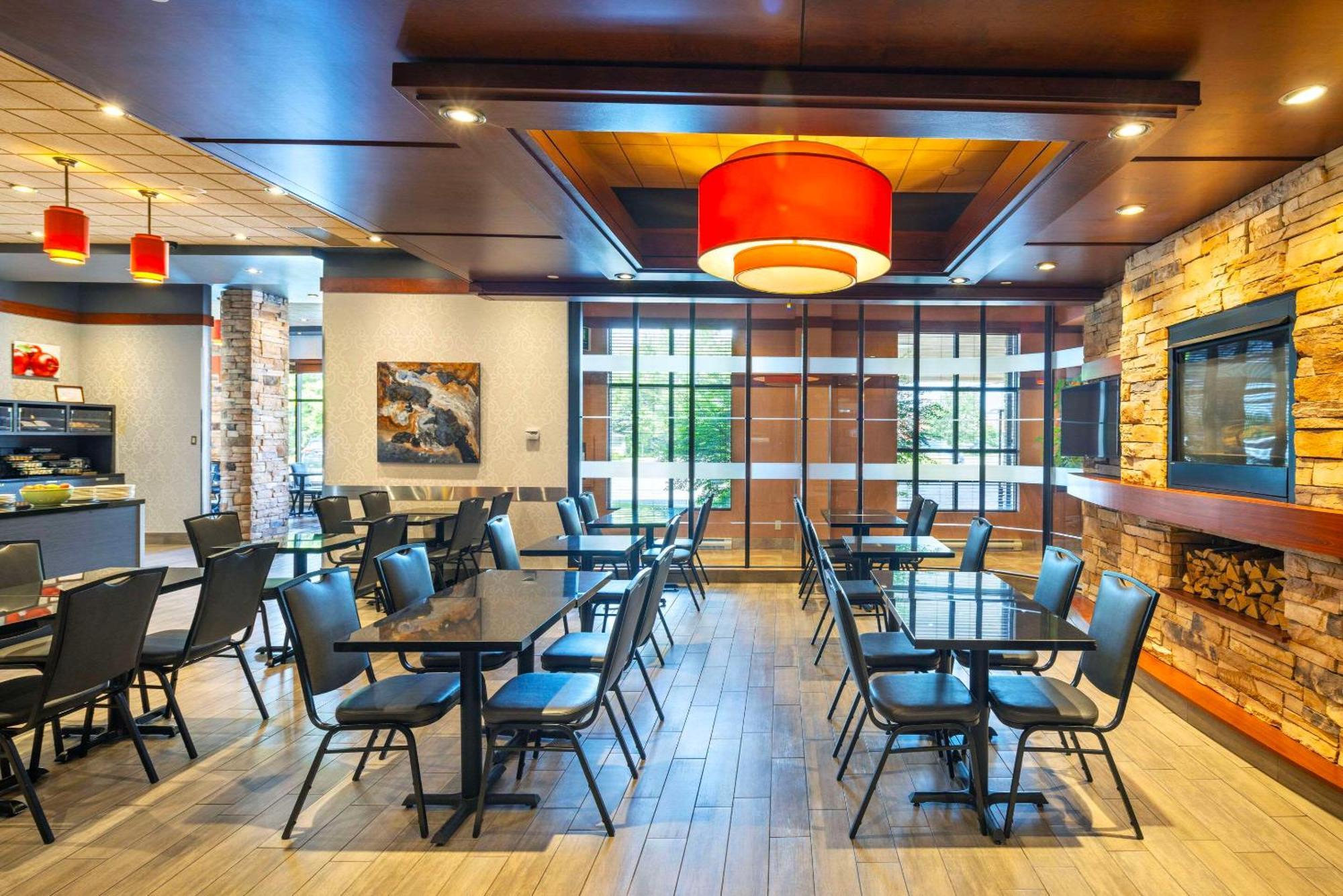 לוויס Quality Inn & Suites מראה חיצוני תמונה