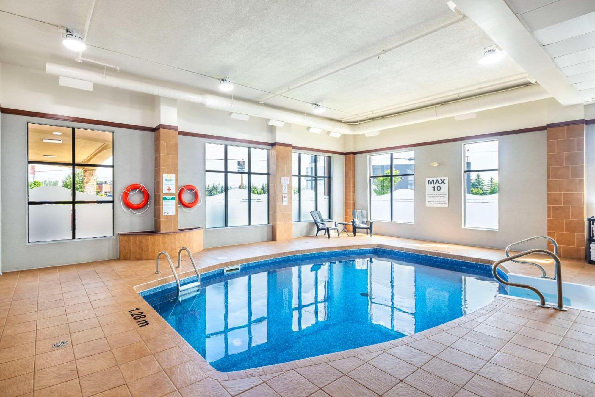 לוויס Quality Inn & Suites מראה חיצוני תמונה