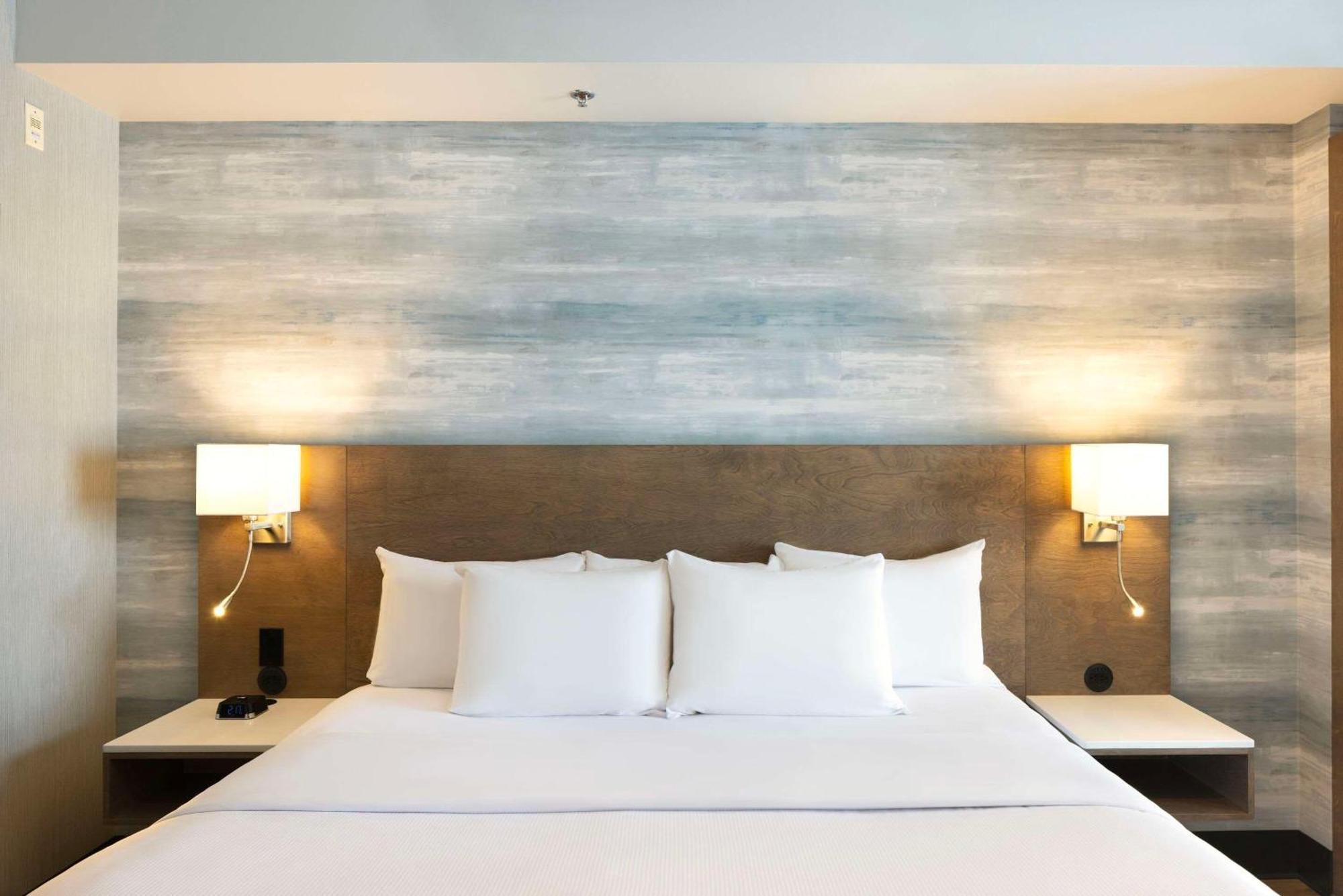 לוויס Quality Inn & Suites מראה חיצוני תמונה
