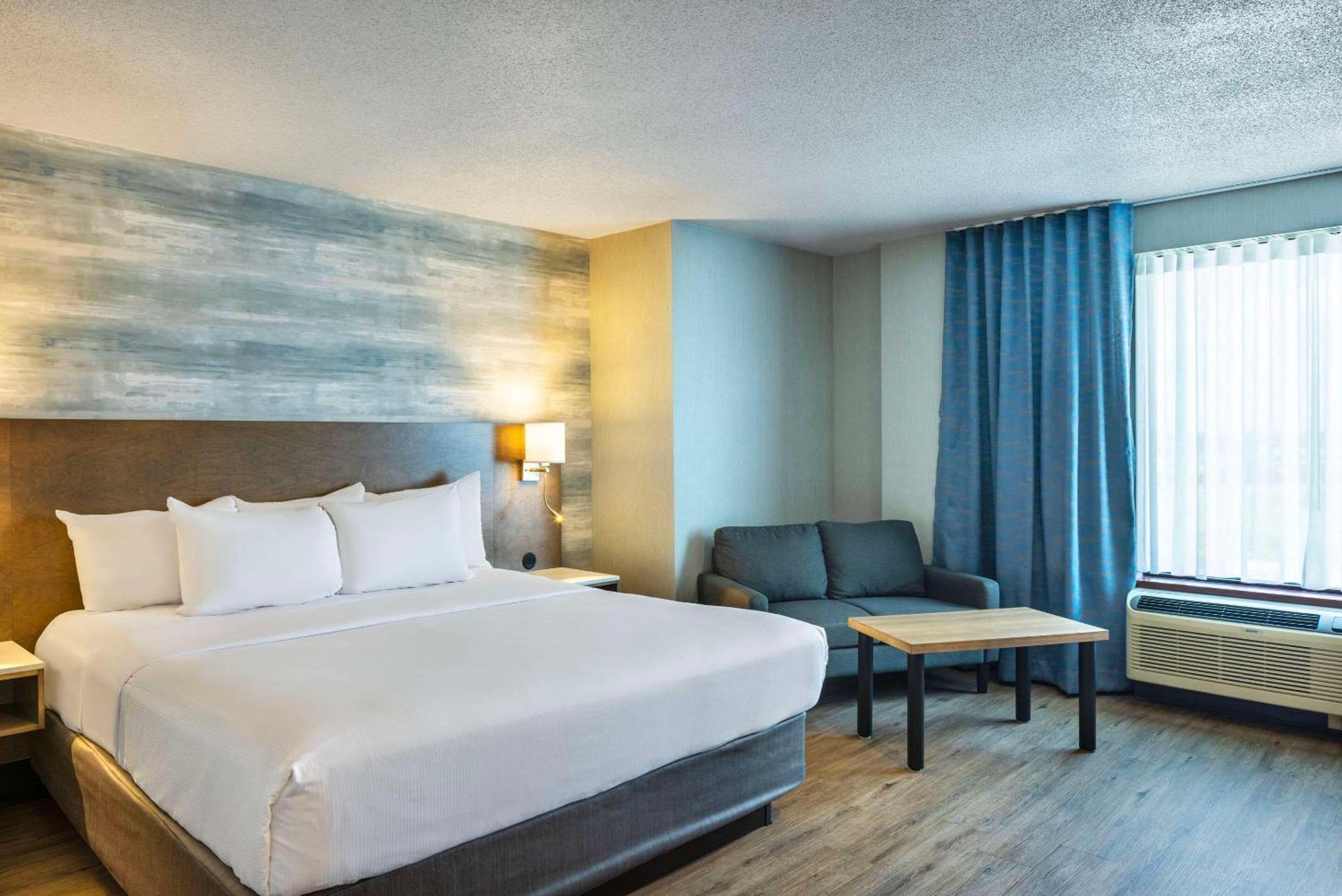 לוויס Quality Inn & Suites מראה חיצוני תמונה