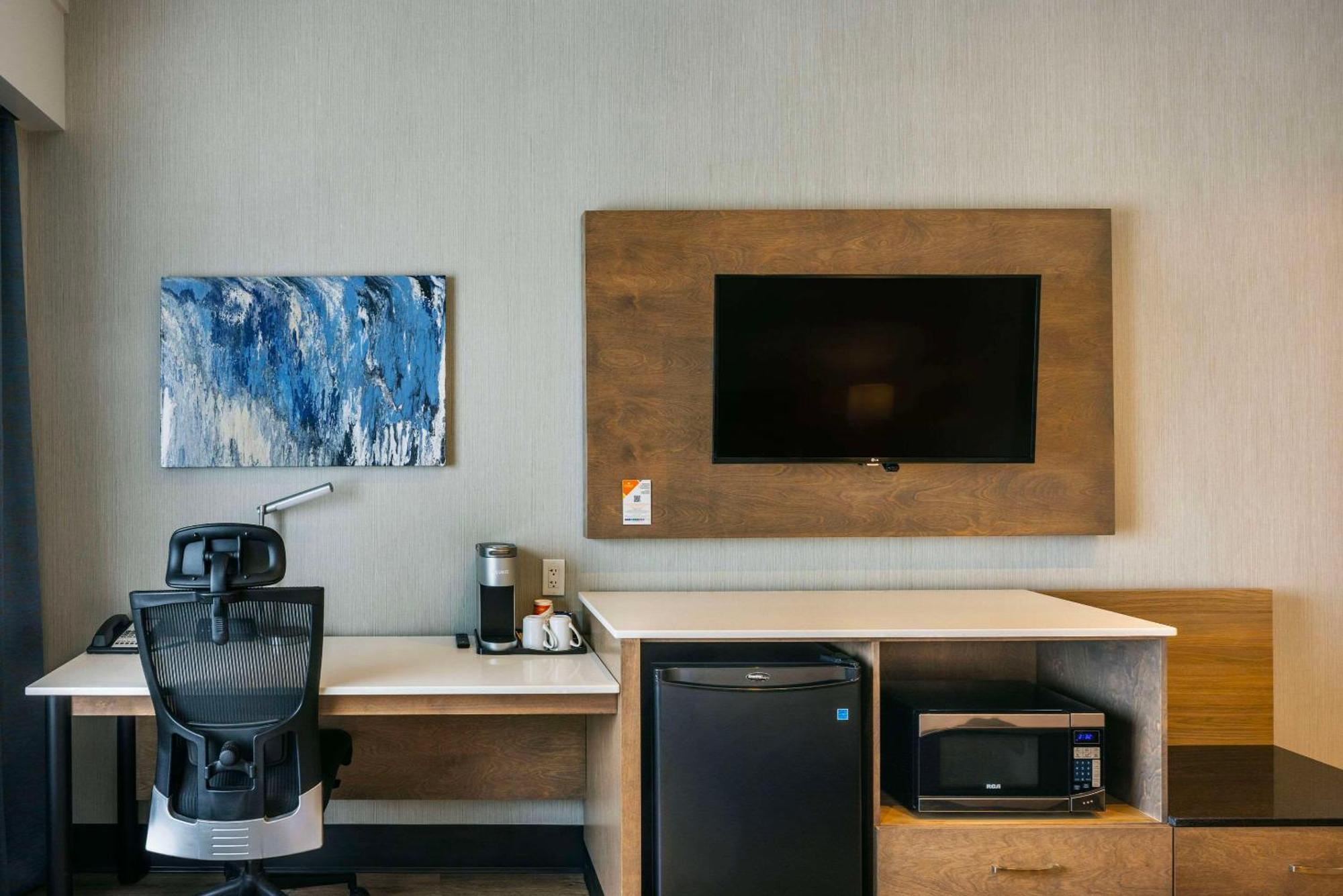 לוויס Quality Inn & Suites מראה חיצוני תמונה
