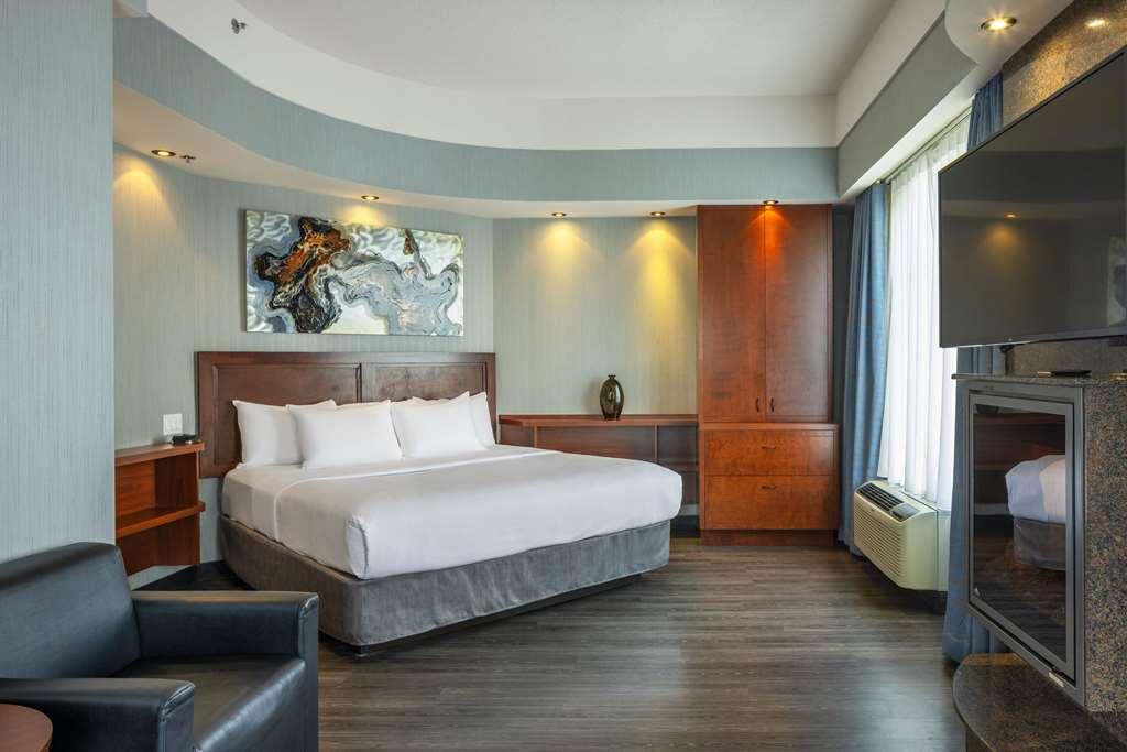 לוויס Quality Inn & Suites חדר תמונה